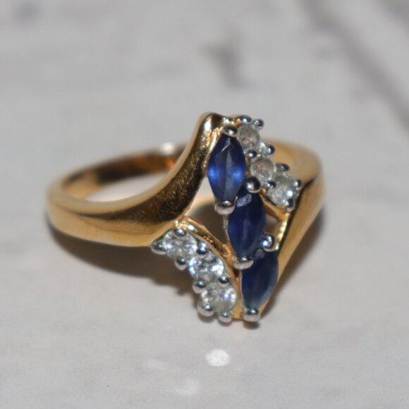💙 Vintage Gold-Tone Ring | Size 9.5 | Marquise Blue Sapphire & Clear Stones - Picture 2 of 4